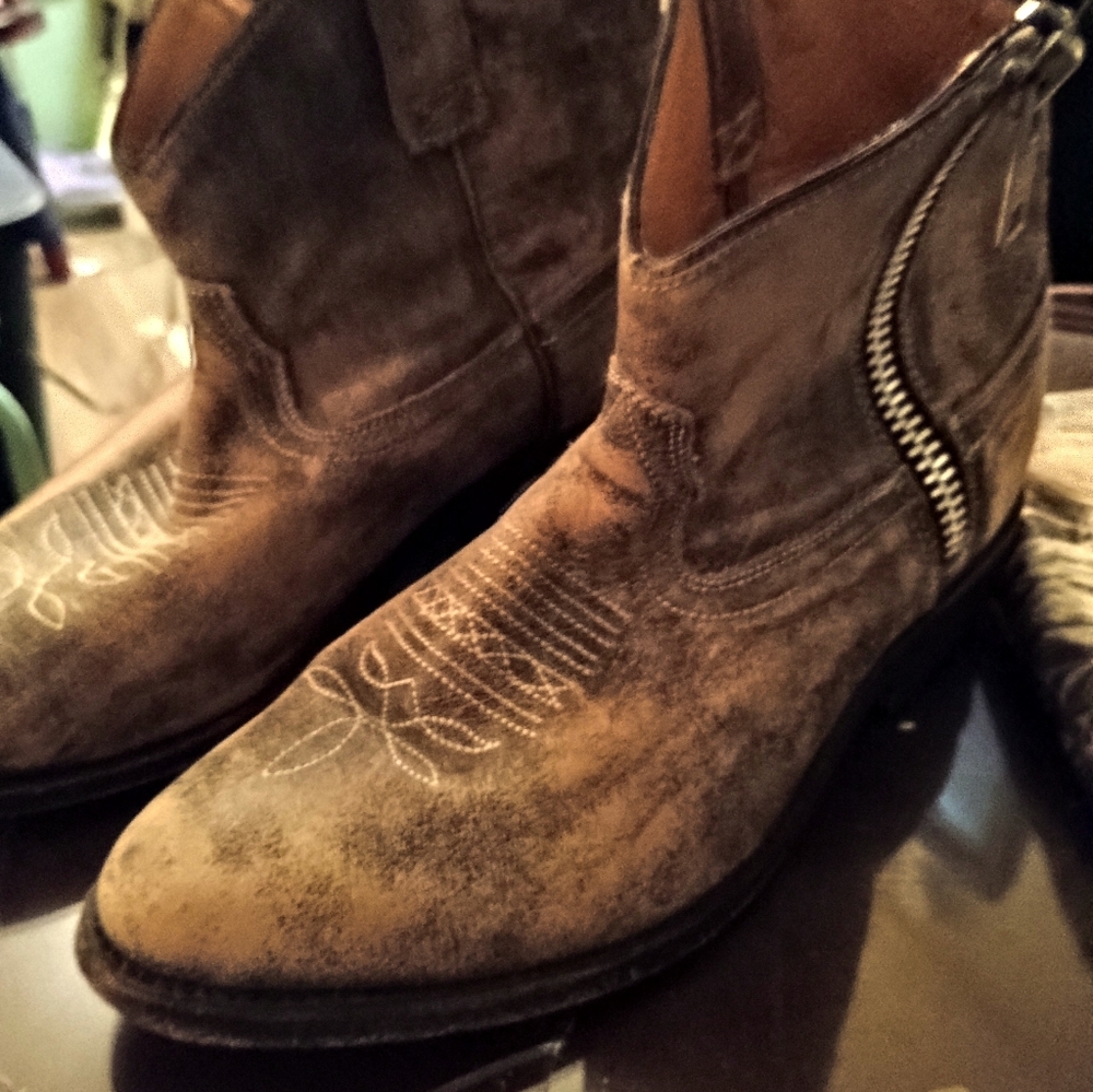 LAURA LEE BRAND LEATHER BOOTS!! MADE IN MEXICO, DISTRESSED LOOK!! - Picture 6 of 11